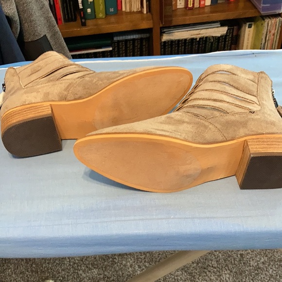 New been in closet A Rider Girl booties. Size 7 - Picture 4 of 4